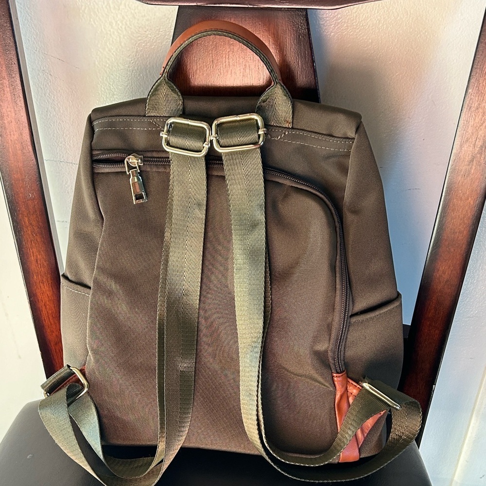 Chic Olive Backpack with Tan Details - Picture 6 of 12